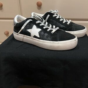 Vintage Havana Black and White Sneakers